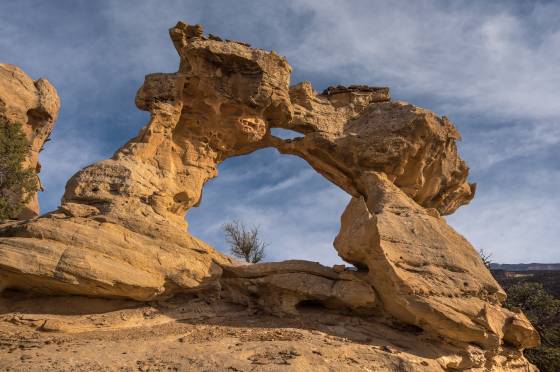 Kissing Dragons Arch Horizon Arch, also known as Kissing Dragons Arch, in the Grand Staircase Escalante National Monument..