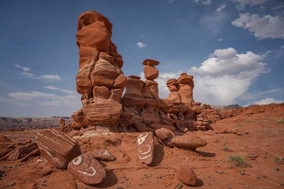 Red and White Rock formations on Ward Terrace near the Adeii Eichii Cliffs