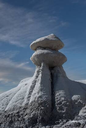 Double capped Hoodoo in Valley of Dreams East, Ah-Shi-Sle-Pah Wash, New Mexico