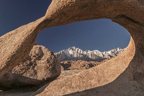 Mobius_Arch framing Lone Pine Peak and Mount Whitney