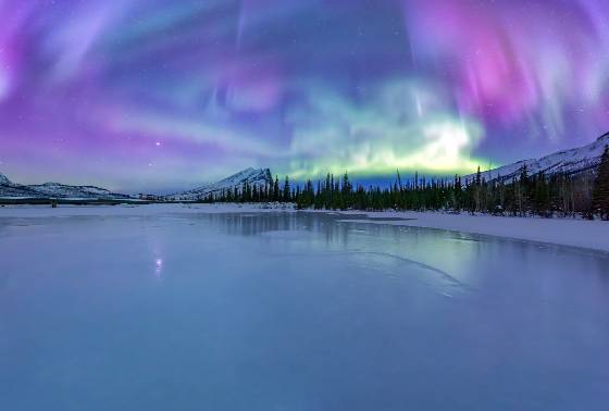 Sukukpak Panorama The aurora over Sukukpak Mountain in Northern Alaska