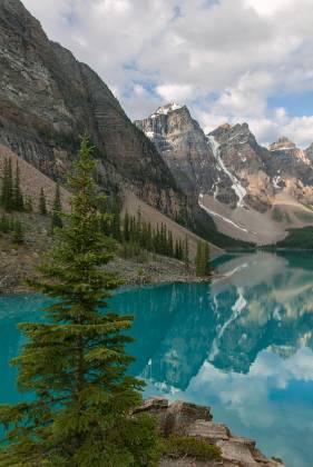 Moraine Lake 4 Moraine Lake at sunrise in Banff National Park