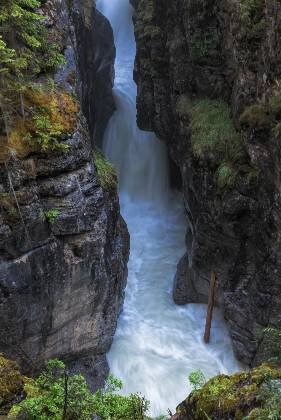 Mailgne Slot Maligne Canyon in Jasper National Park