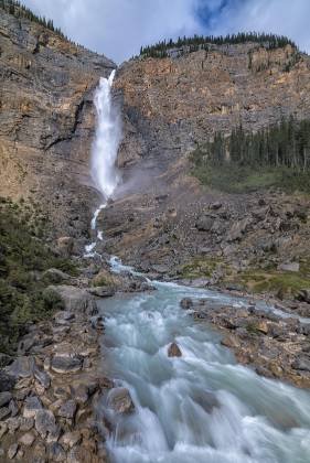Takakkaw Falls Takakkaw Falls seen from the trail in Yoho National Park