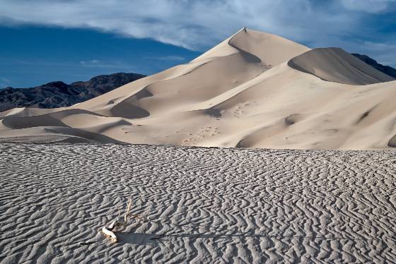 Deadwood Eureka Dunes in in Death Valley National Park, California
