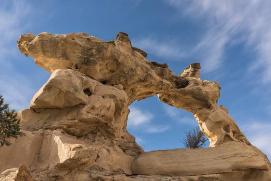 Horizon Arch SE Side Horizon Arch, also known as Kissing Dragons Arch, in the Grand Staircase Escalante National Monument..