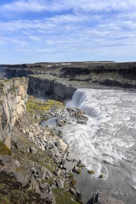 Dettifoss 3 Dettifoss is situated on the Jökulsá á Fjöllum river, which flows from the Vatnajökull glacier and collects water from a large area in Northeast Iceland.