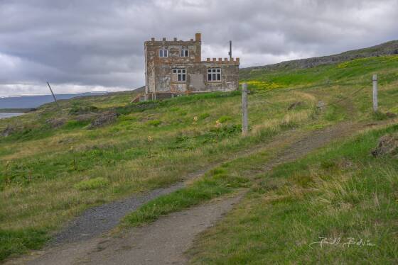 Arngerdareyri Kastallin Arngerdareyri Kastallin, an abandoned castle on the shore of Ísafjörður fjord, Iceland.