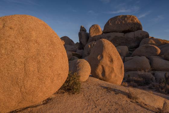Near Heart Rock Round boulders near Heart Rock in Joshua Tree National Park