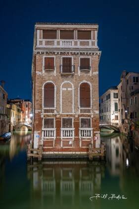 Ponte dei Conzafelzi 1 House surrounded by canals, seen from Ponte dei Conzafelzi, Venice, Italy.