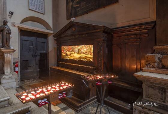 O crux ave spes unica O crux ave spes unica, Hail to the Cross, Our Only Hope, seen in chiesa di san zaccaria, Venice.