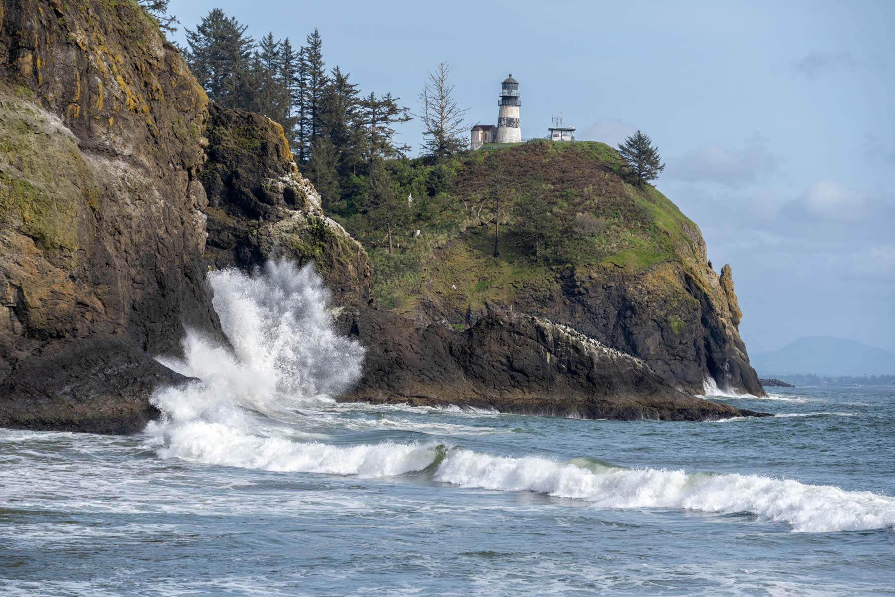 Cape Disappointment Lighthouse seen from Waikiki Beach