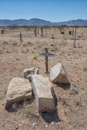 Henry Fitch grave Grave in the Pearce cemetery, Arizona