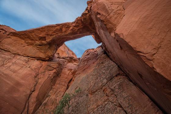 Vermilion Arch from right side Vermilion Arch in Vermilion Cliffs NM